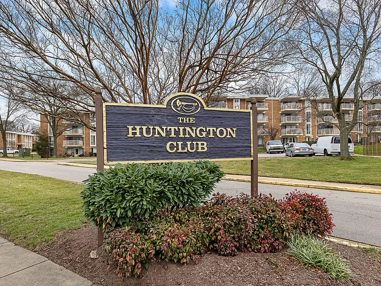 2618 Redcoat Dr #1B — Photo 18