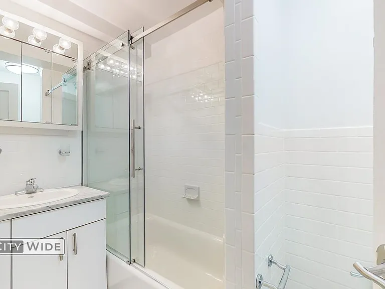 157 E 57th St #2D — Photo 7