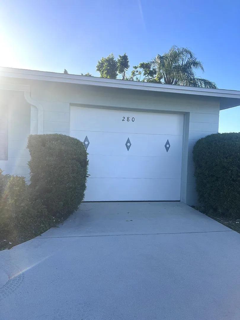 2BR/2BA Single Family Venice Gardens Home — Photo 4