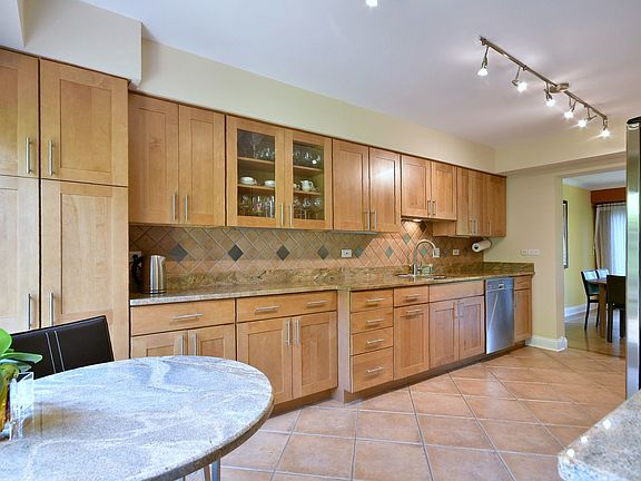 3rd image of 1912 Mission Hills Ln