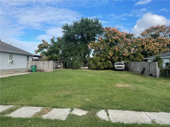 2937 Hero Dr, Gretna, LA 70053