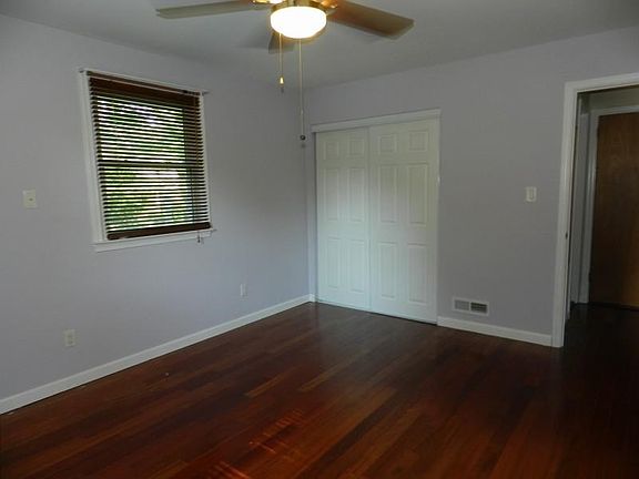 Master bedroom 14 x 13