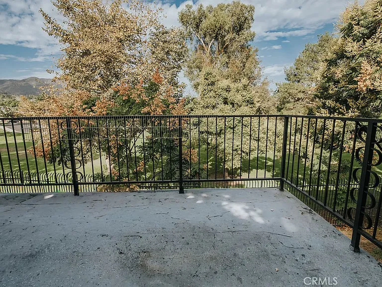 1554 Border Ave — Photo 18