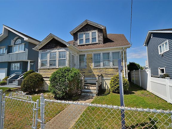 3rd image of 2586 Riverside Drive
