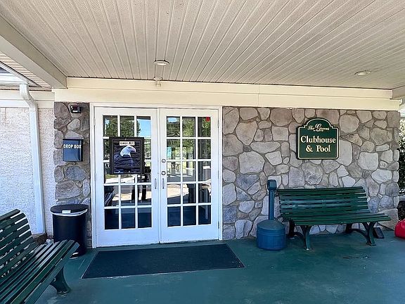 3rd image of 541 Brandon Rd