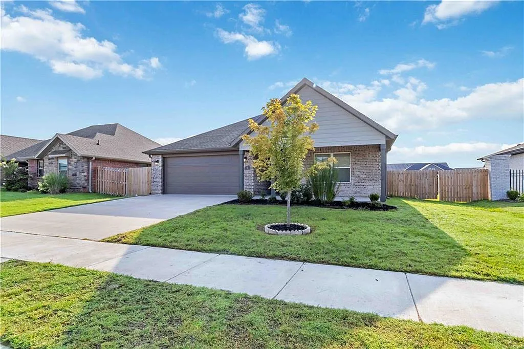 4 bed, 1566 sqft, $1,950 — Photo 3