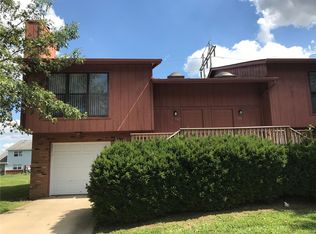 702 Ganim Dr, Belleville, IL 62221