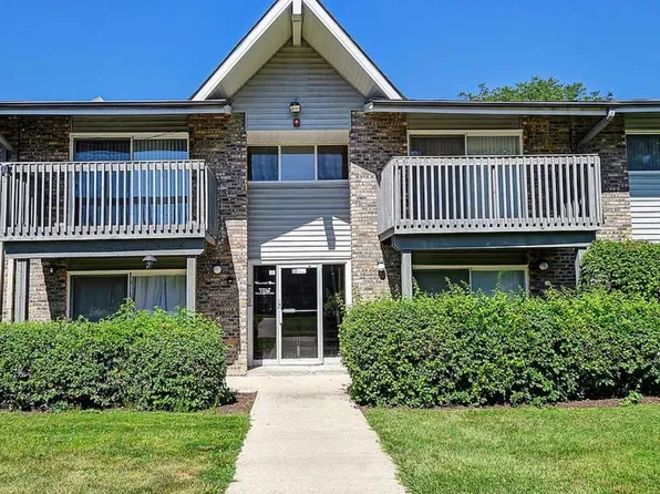 16W543 Mockingbird Ln APT 206, Willowbrook, IL 60527