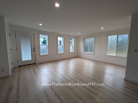 4th image of 2522B Melrose Loop