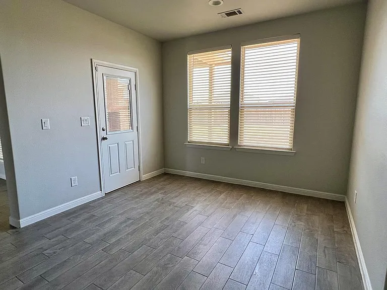 605 Dupont Ct — Photo 7