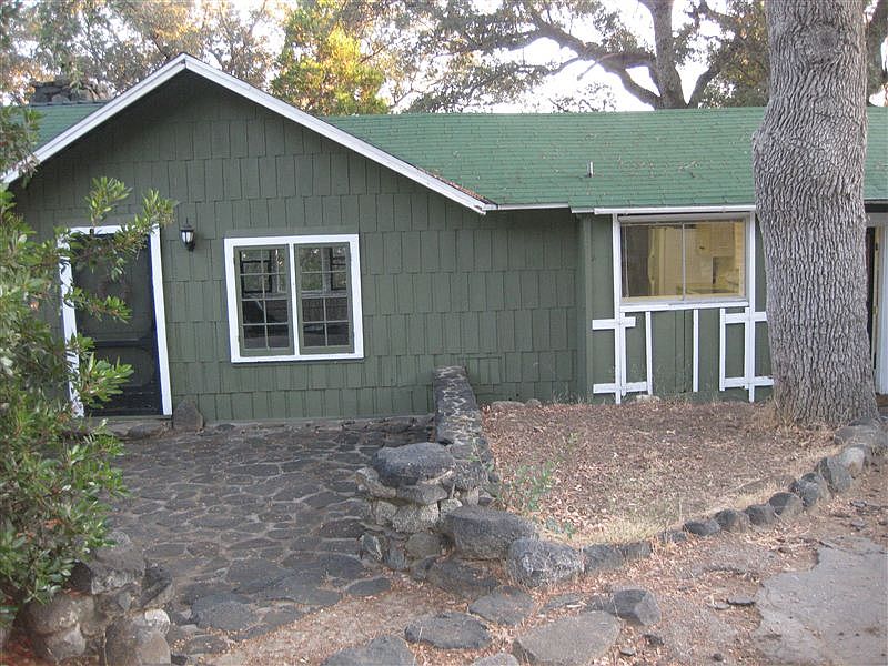 Welcome to your mountain retreat! Photos taken before new si