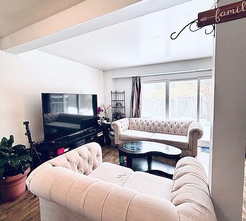 3rd image of 925 Bayly St #7