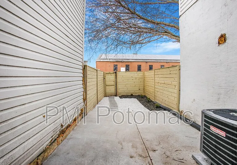 702 19th St NE — Photo 39
