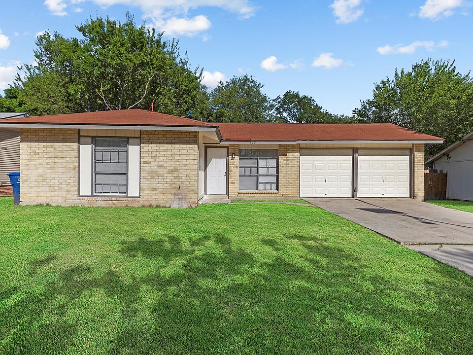 1st image of 922 Saddlebrook Dr