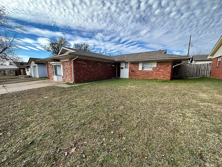 621 Lotus Ave — Photo 3