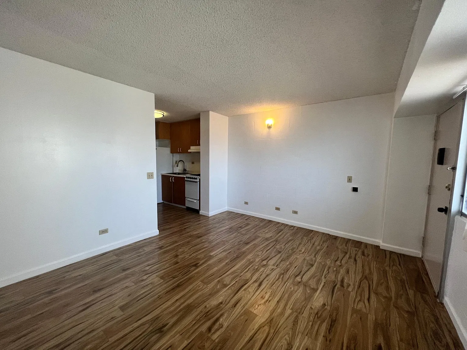 1516 Ward Ave — Photo 2