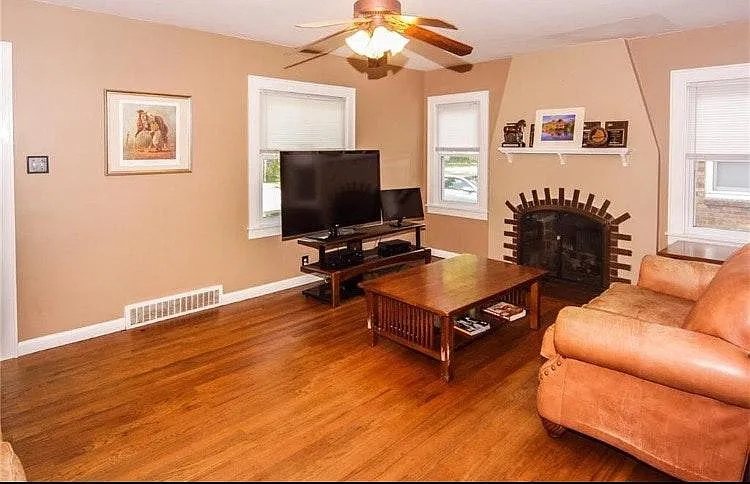 5833 Indianola Ave — Photo 3