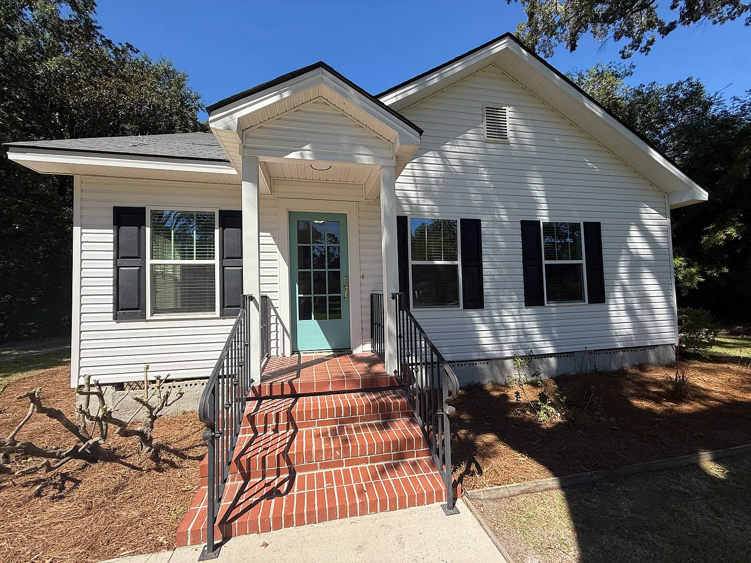 2 bed, 1.5 bath, 1300 sqft, $1,895 — Photo 2