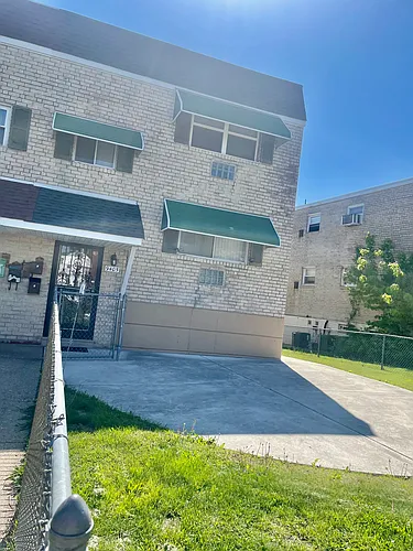 9405 Kirkwood Rd Photo 1