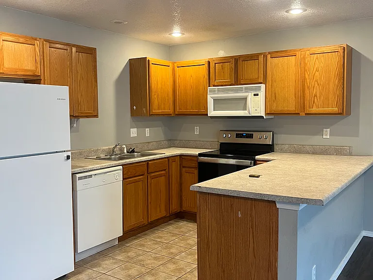 2056 W 5th St #B — Photo 2