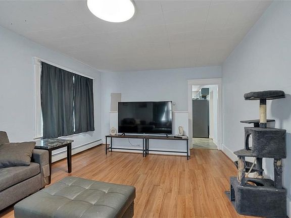 3rd image of 187 Sisson St