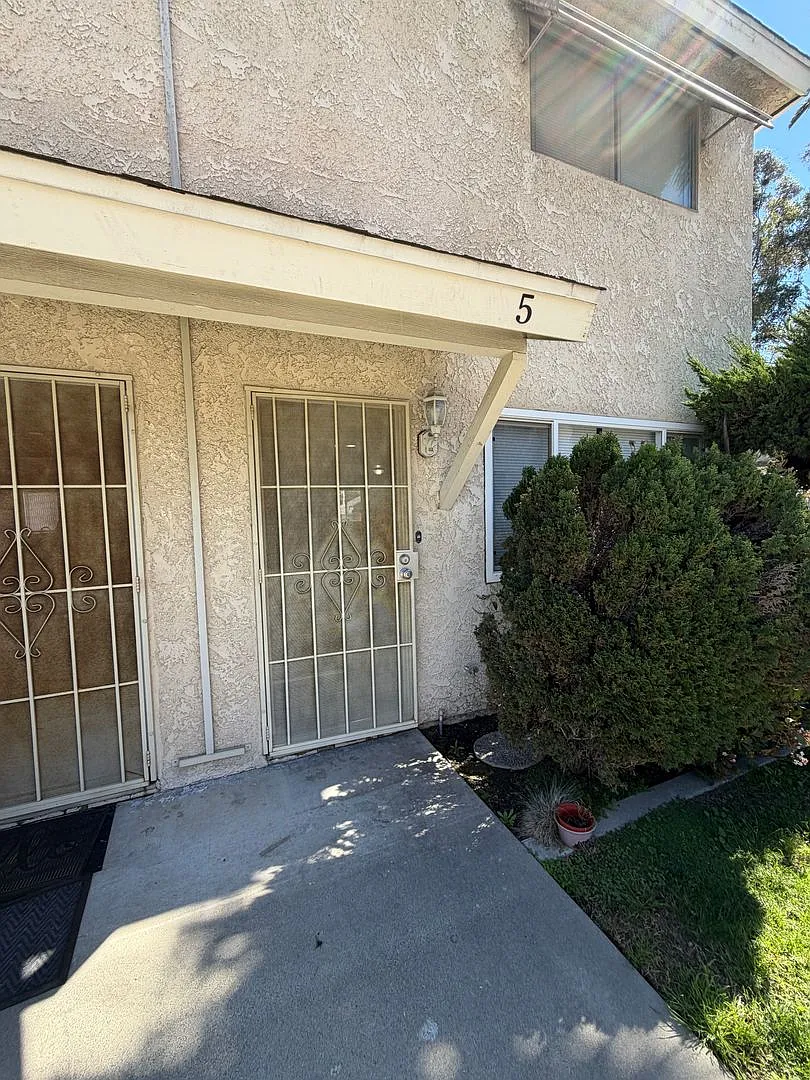 2 bed, 1.5 bath, 995 sqft, $2,695 — Photo 2