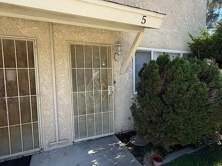 9242 Park St — Photo 2