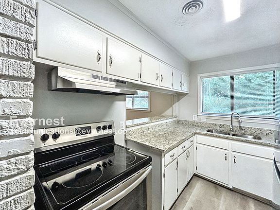 3rd image of 1202 Town And Country Dr