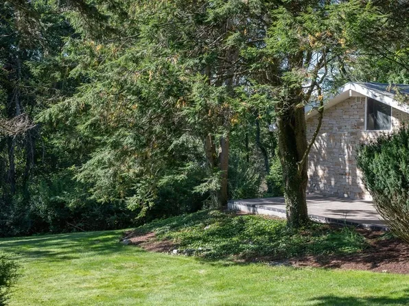 36 Whitney Tavern Rd, Weston, MA 02493
