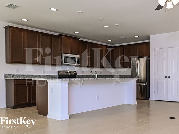 5th image of 900 Avenal Ln