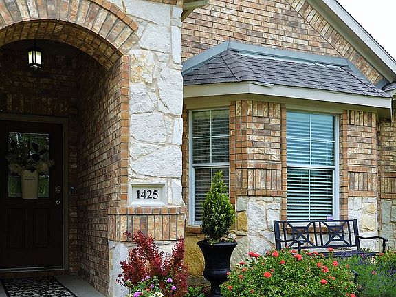3rd image of 1425 Jordan Creek Ct
