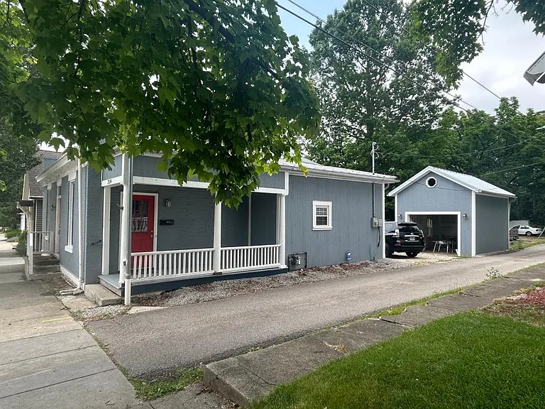 214 E Warren St — Photo 2