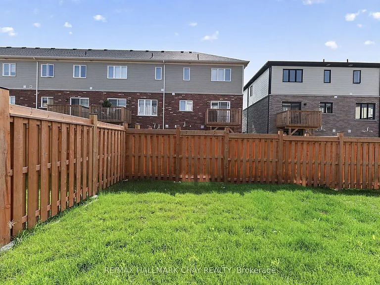 11 Pumpkin Corner Cres — Photo 27