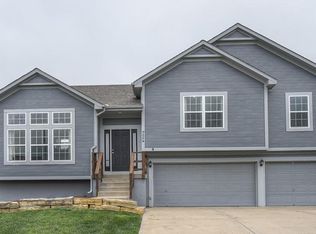 724 S Maple St, Gardner, KS 66030