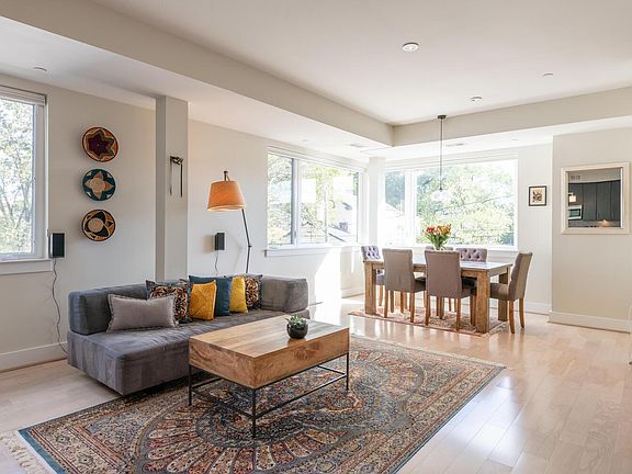 Large living space for eat, work & play