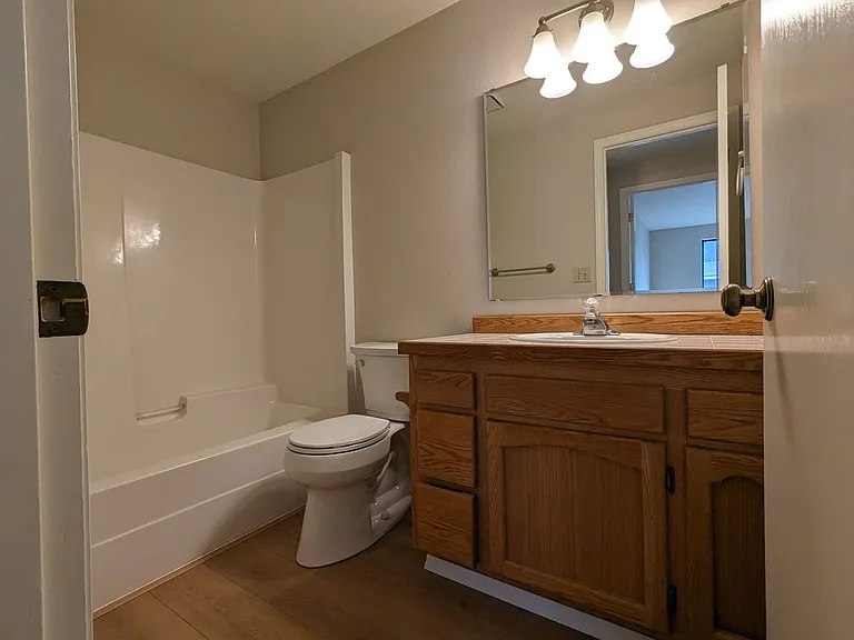 1147 NE Viking Ct — Photo 14