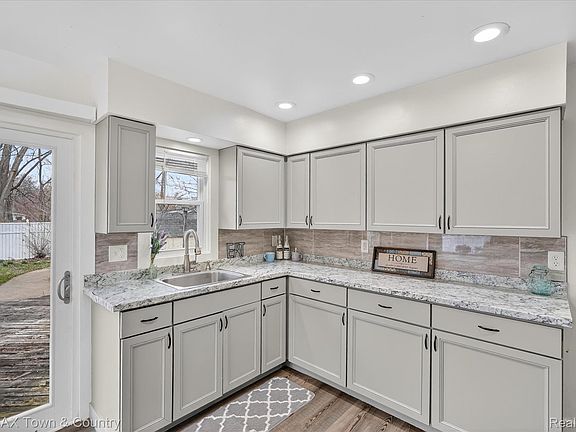 4th image of 3384 Clement St