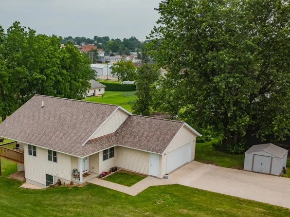 107 5th Ave SW, Waukon, IA 52172