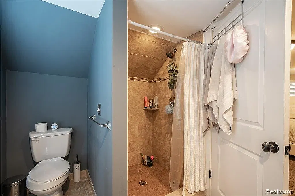 3 bed, 2100 sqft, $2,100 — Photo 4