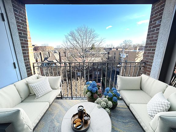 Private Balcony w/ roof and exterior light for comfort - beautiful