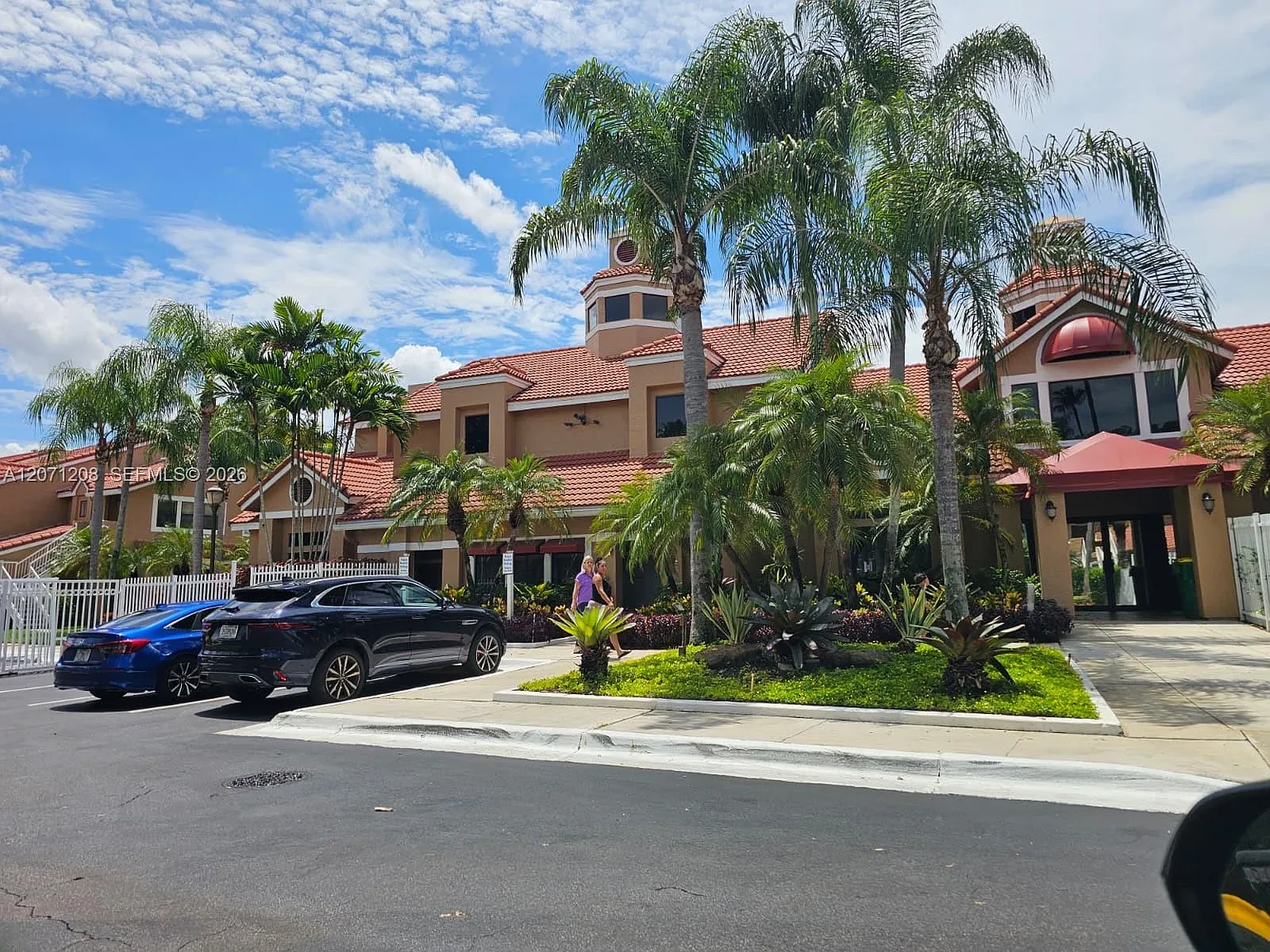 2 bed, 1053 sqft, $2,395 — Photo 4