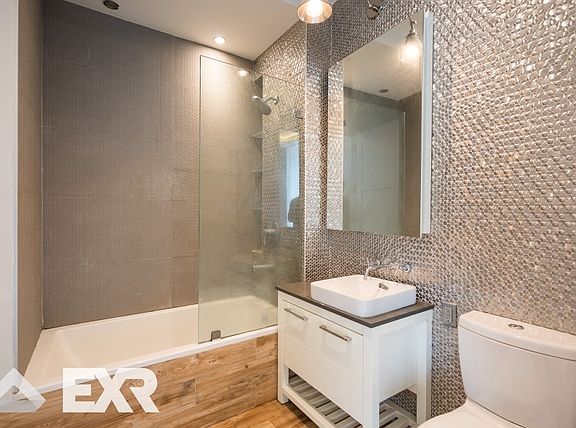 4th image of 4441 Purves St #1104