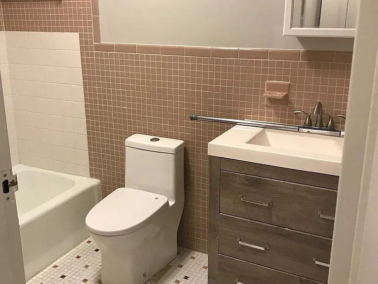 50 Bingham St #10 — Photo 6