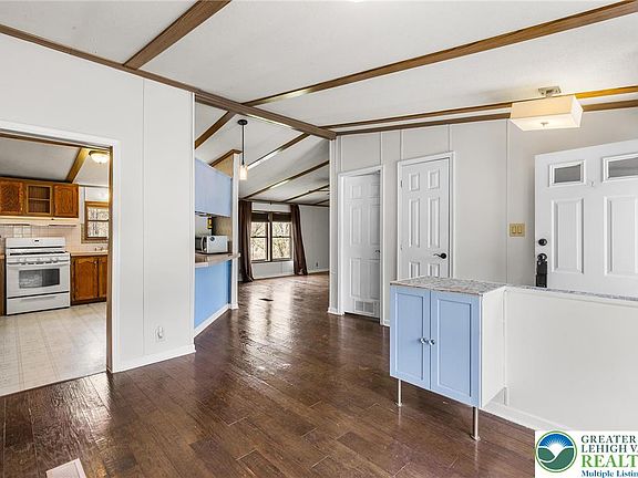 5th image of 335 Weinsteiger Rd