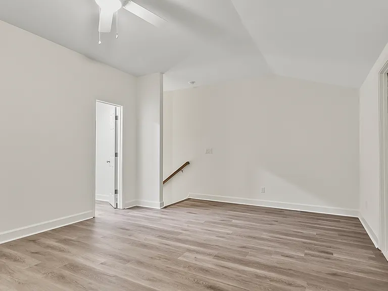 430-474 Wesley Pl — Photo 8