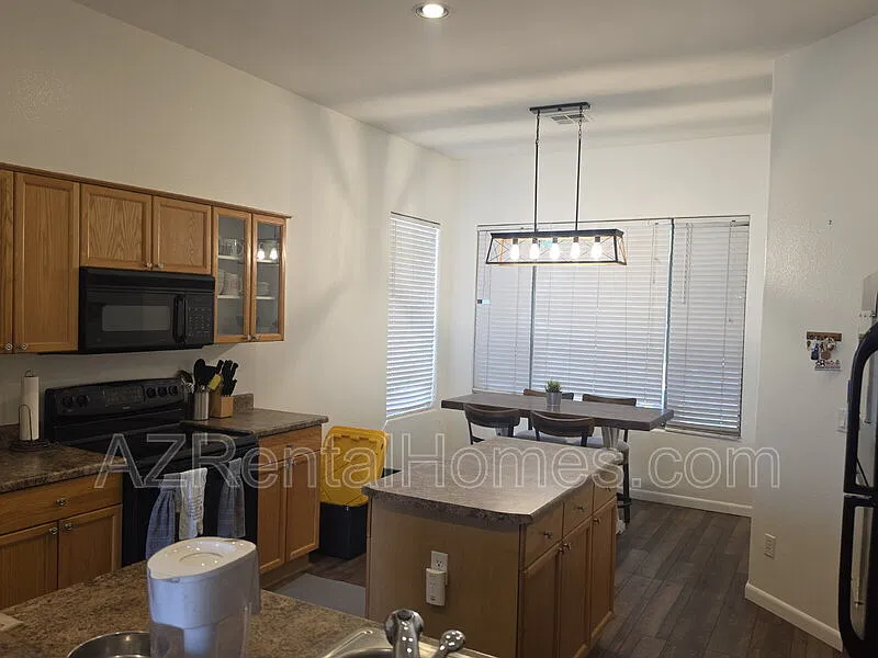 3 bed, 2.0 bath, 1522 sqft, $2,395 — Photo 3