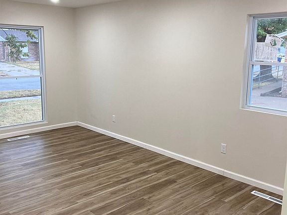 3rd image of 1601 E Del Mar St