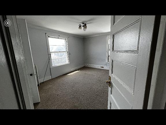 5th image of 217 Rich Ave