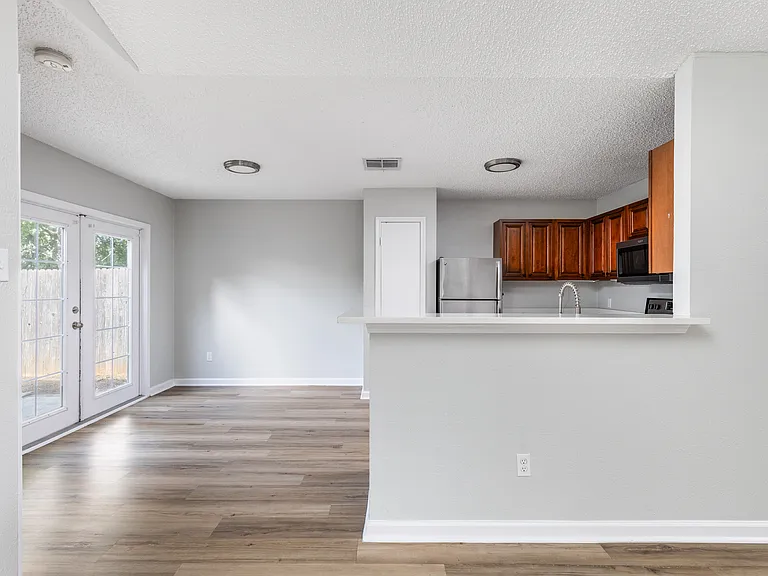 1803 Heatherglen Ln — Photo 14