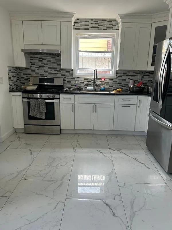 4 bed, 1.0 bath, 1300 sqft, $3,100 — Photo 4